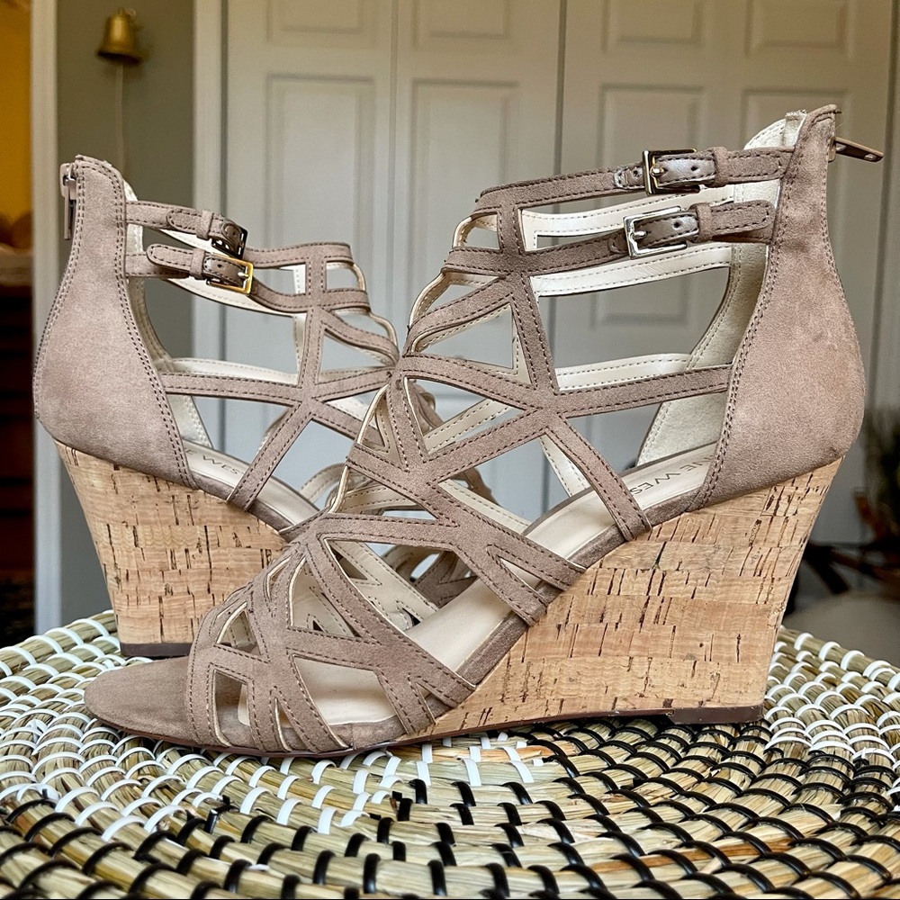 Strappy Geometric Wedges